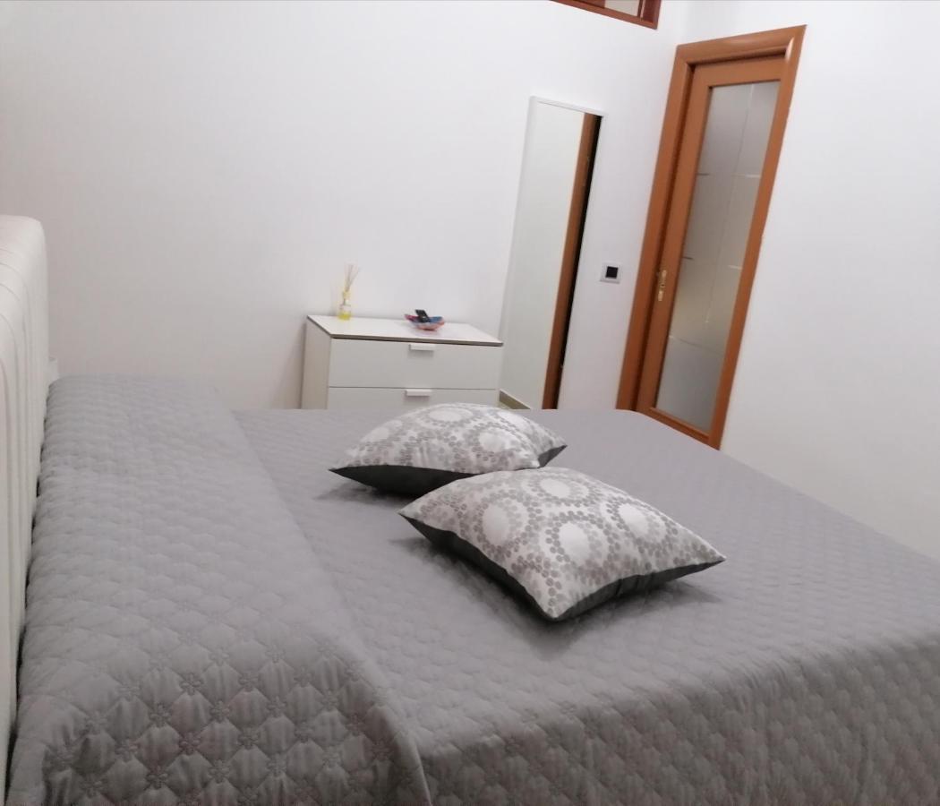 Home Sweet Home Rooms Bari Exterior foto